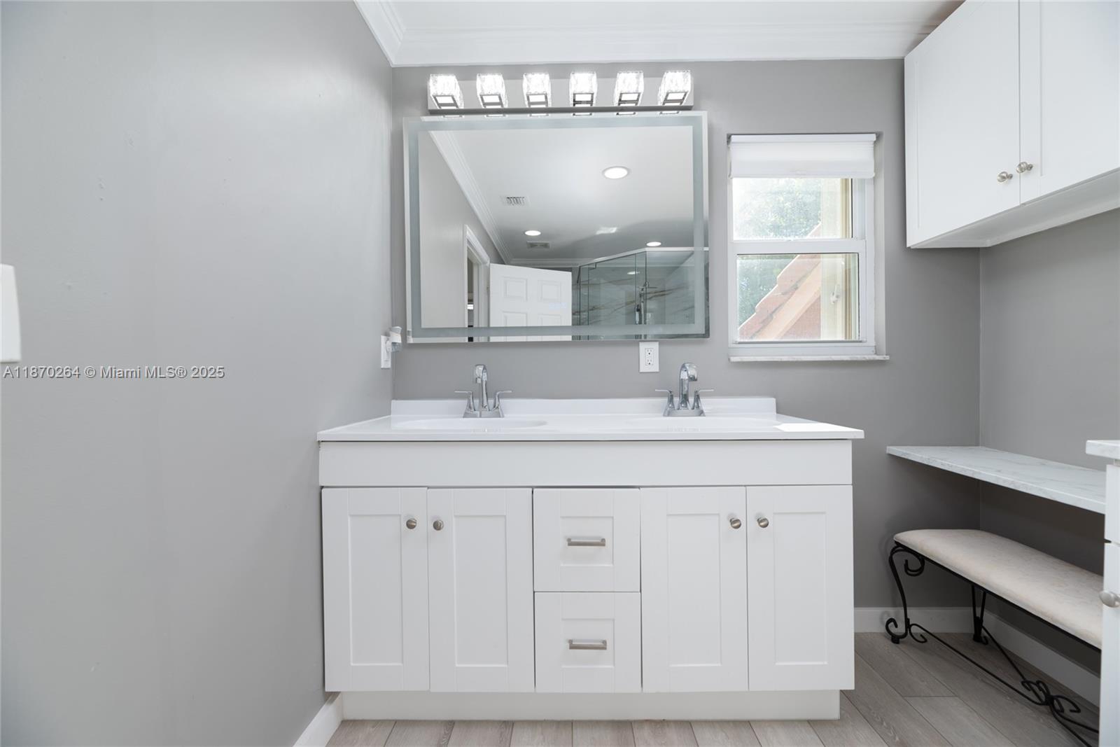 SUNSET PLAZA - Residential