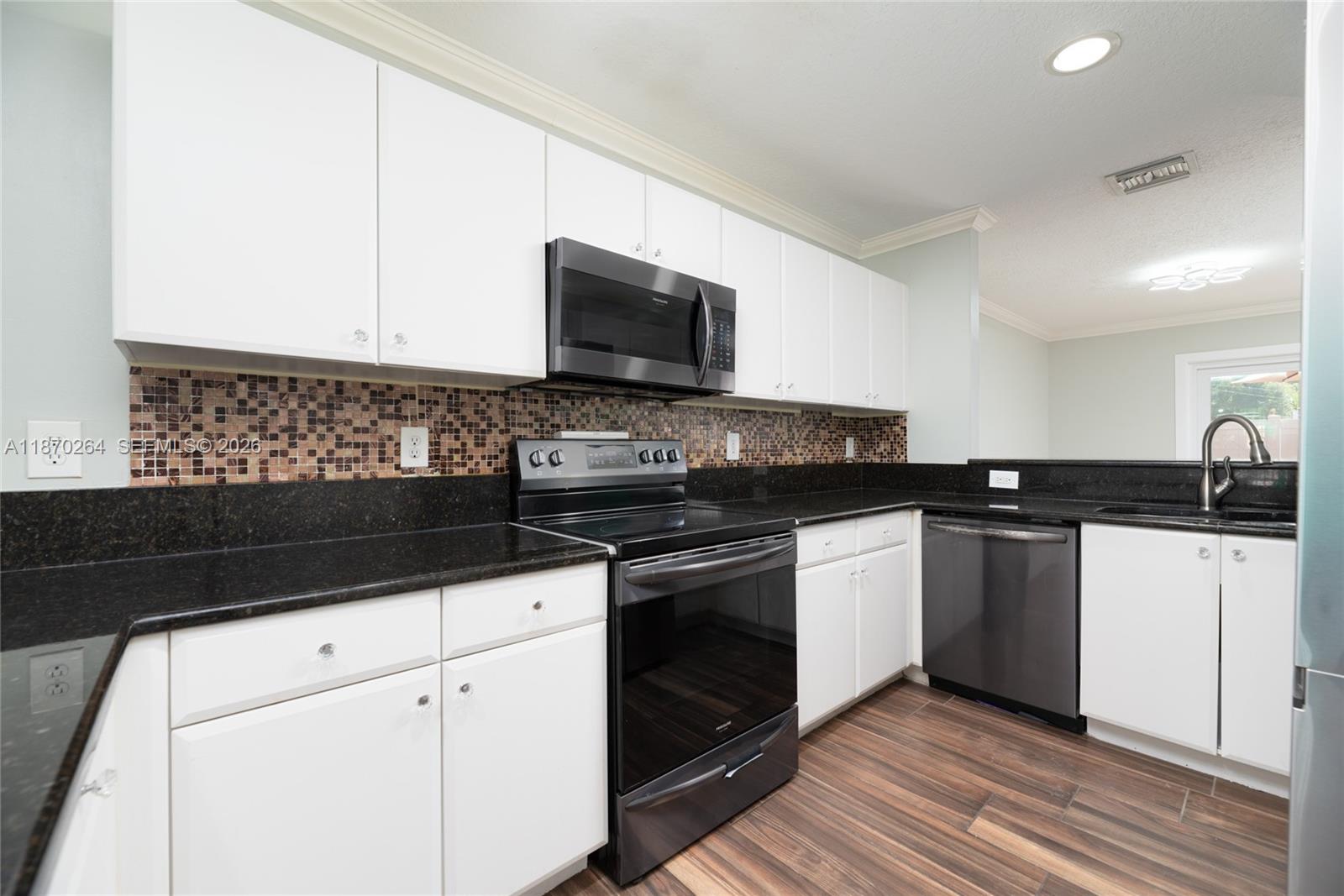 SUNSET PLAZA - Residential