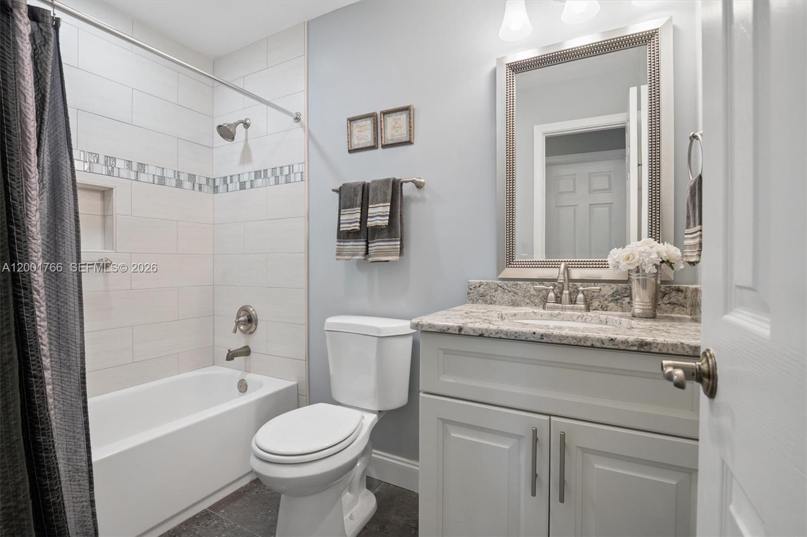 LIMETREE CONDO - Residential