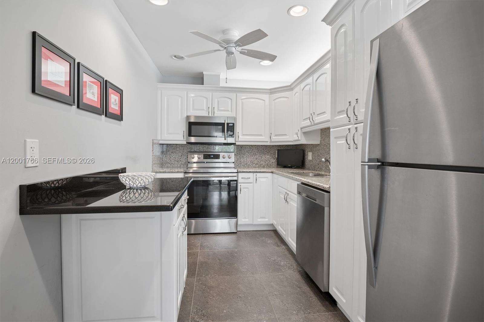 LIMETREE CONDO - Residential