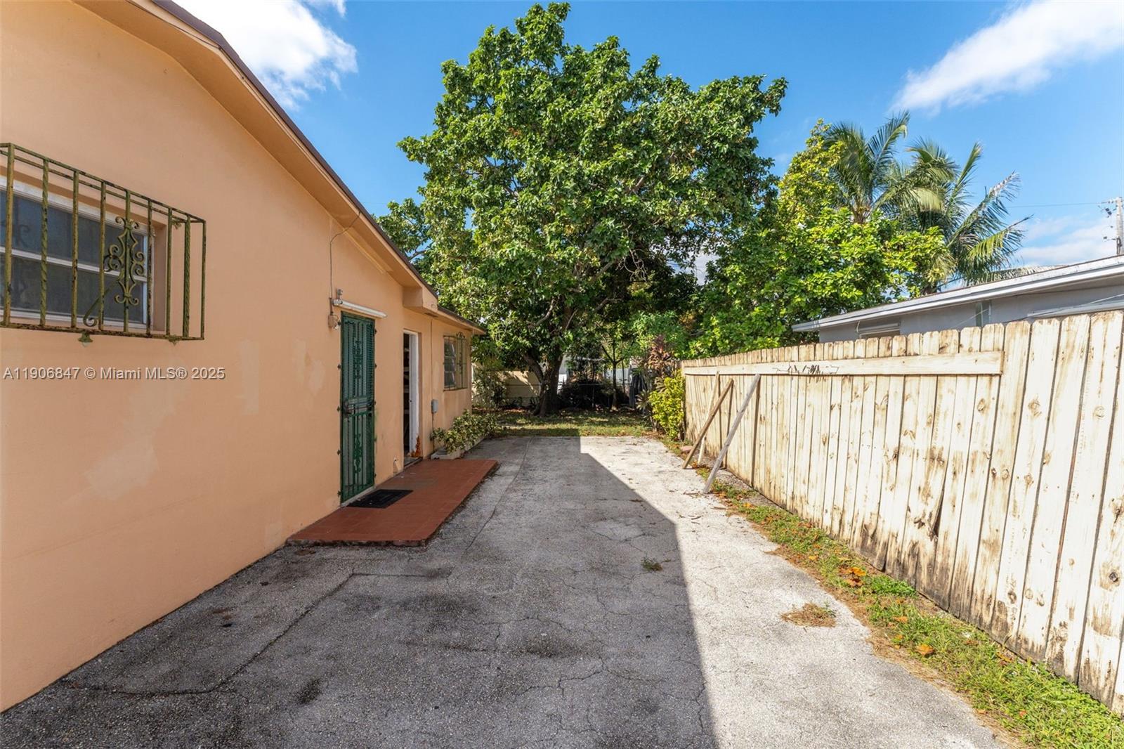 INTAG GARDENS - Residential Lease