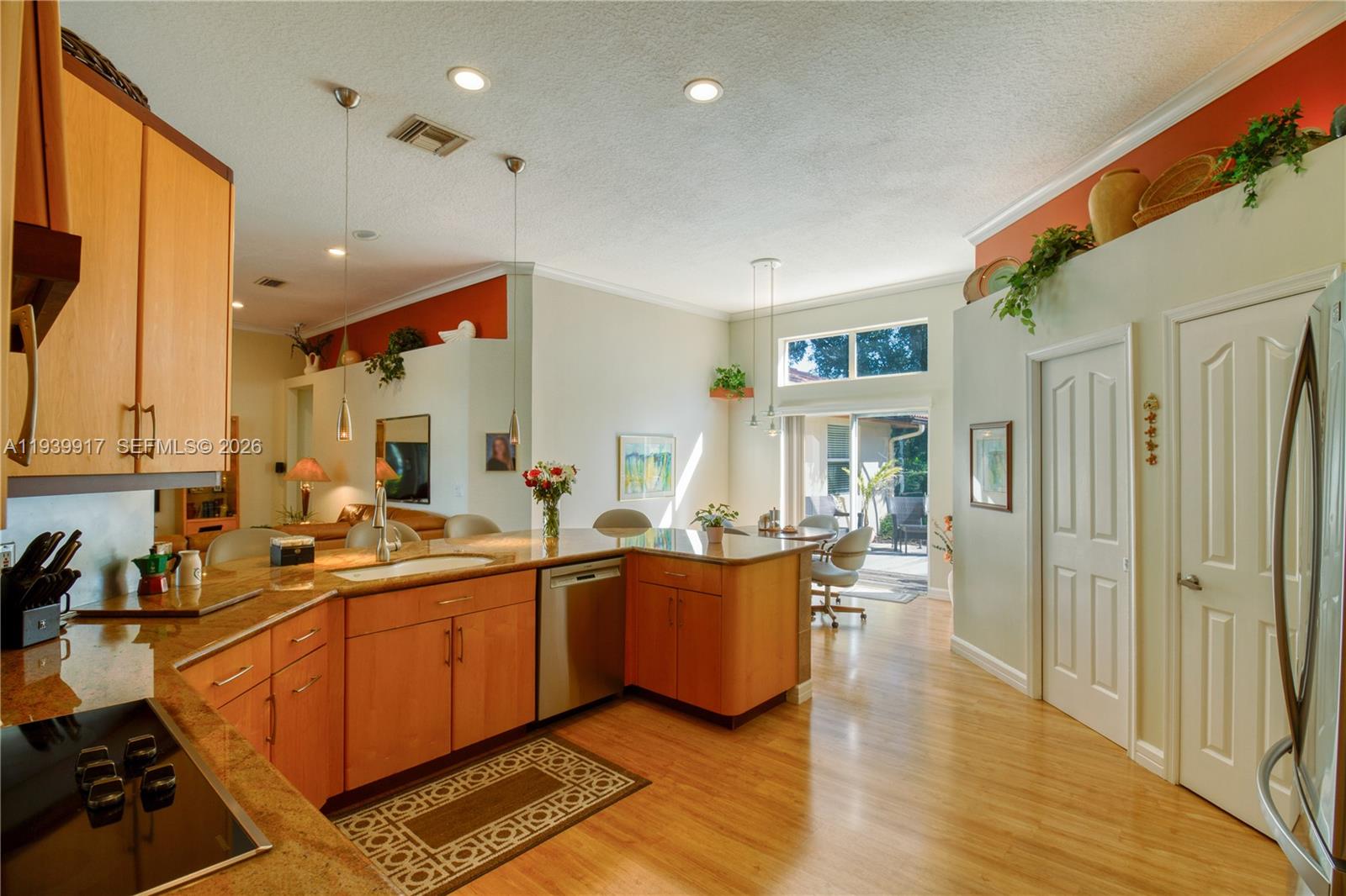 CORAL SPRINGS COUNTRY CLU - Residential