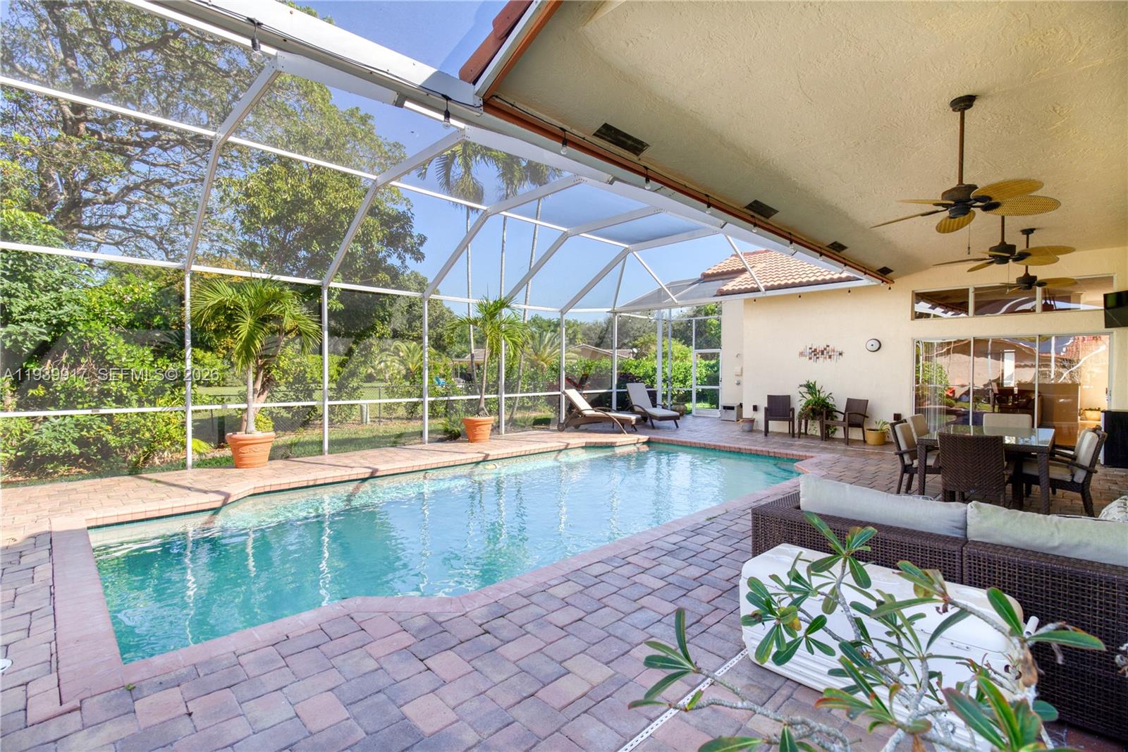 CORAL SPRINGS COUNTRY CLU - Residential
