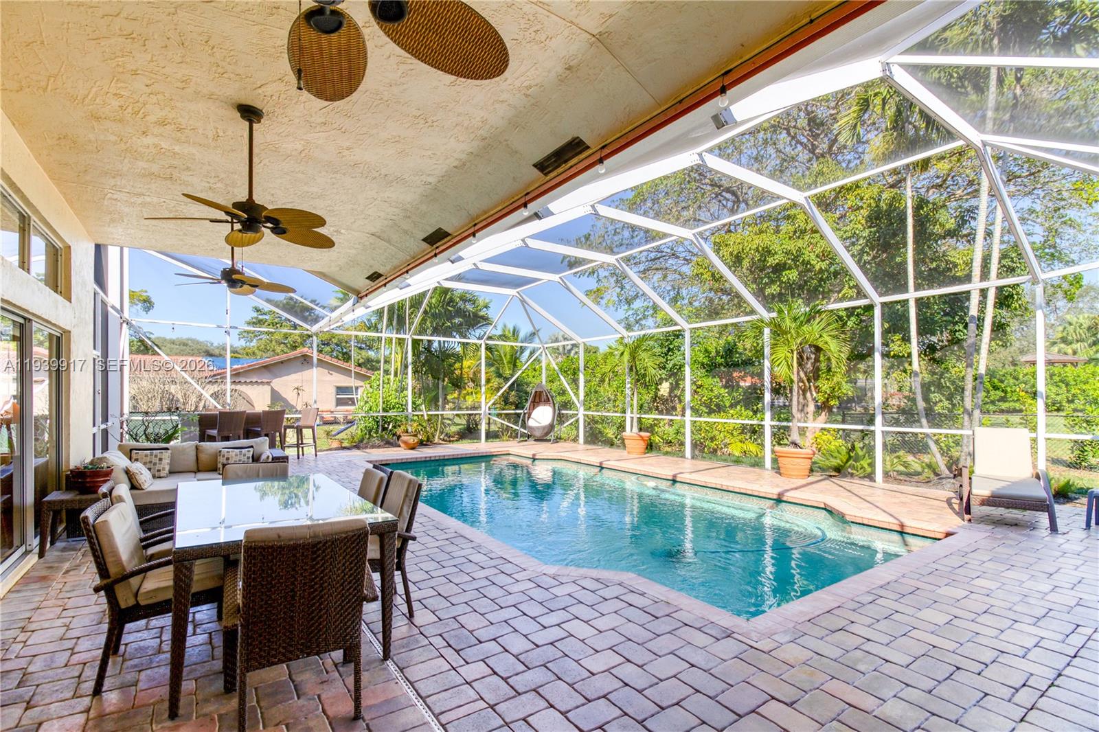 CORAL SPRINGS COUNTRY CLU - Residential