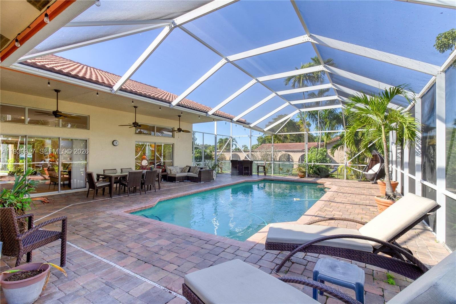 CORAL SPRINGS COUNTRY CLU - Residential