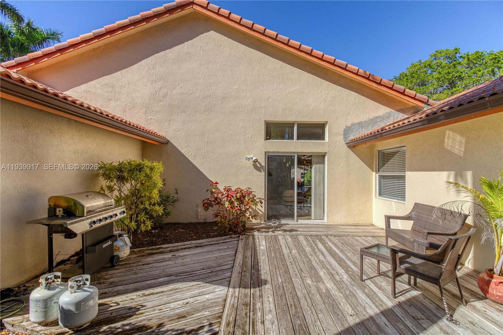 CORAL SPRINGS COUNTRY CLU - Residential