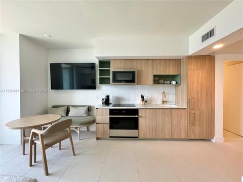 159 NE 6th St 2810 Miami FL 33132