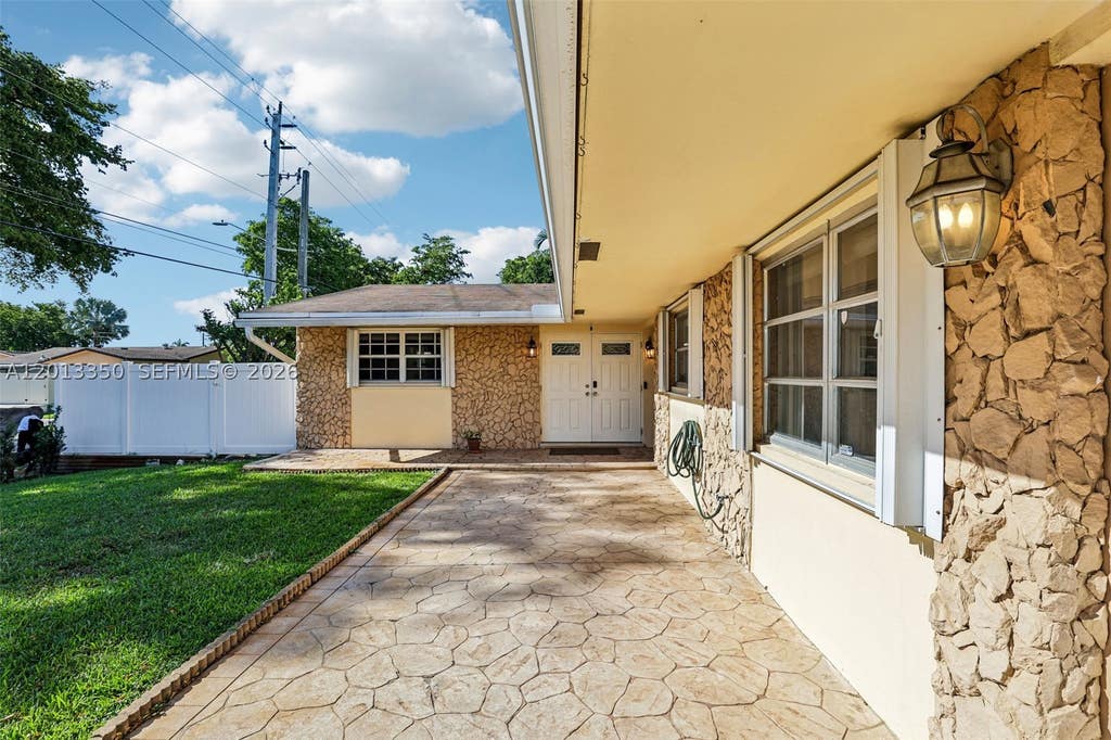 Photo of 108 SE 4th Ter, Dania Beach, FL 33004 (MLS # A12013350)