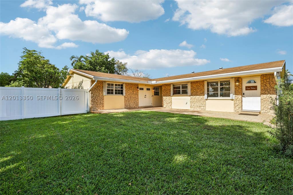Photo of 108 SE 4th Ter, Dania Beach, FL 33004 (MLS # A12013350)
