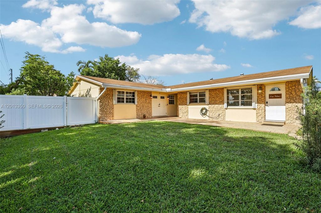 Photo of 108 SE 4th Ter, Dania Beach, FL 33004 (MLS # A12013350)