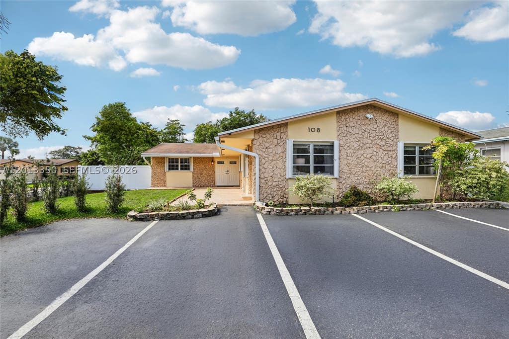 Photo of 108 SE 4th Ter, Dania Beach, FL 33004 (MLS # A12013350)
