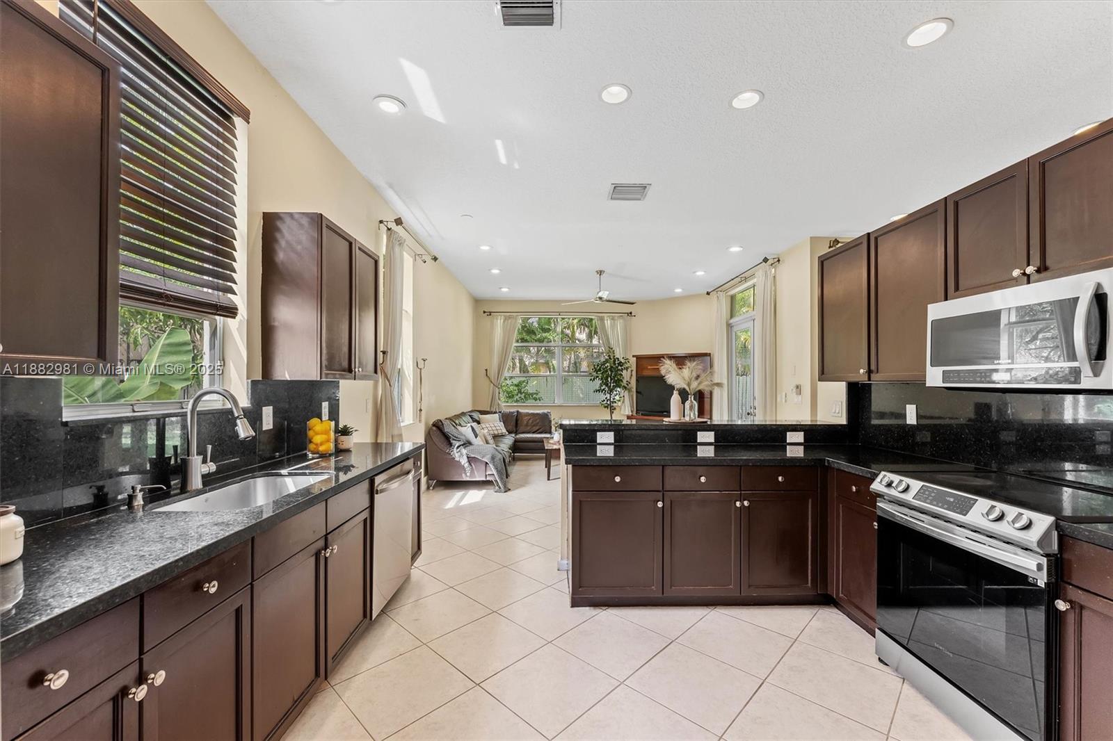 RIVIERA ISLES II - Residential