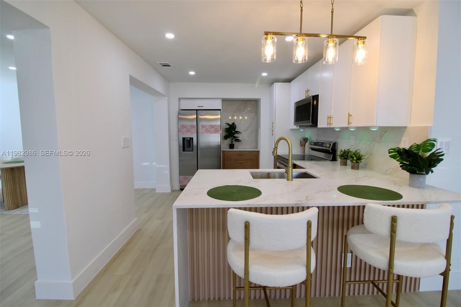 CRESTHAVEN NO 8 - Residential