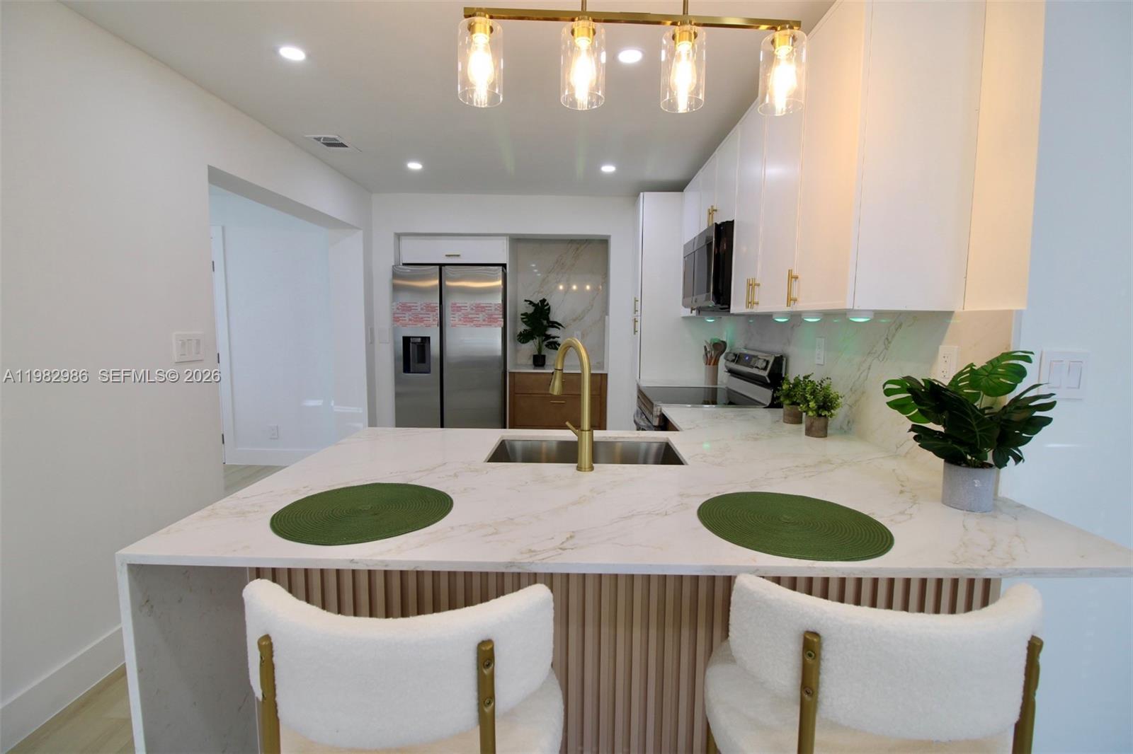 CRESTHAVEN NO 8 - Residential