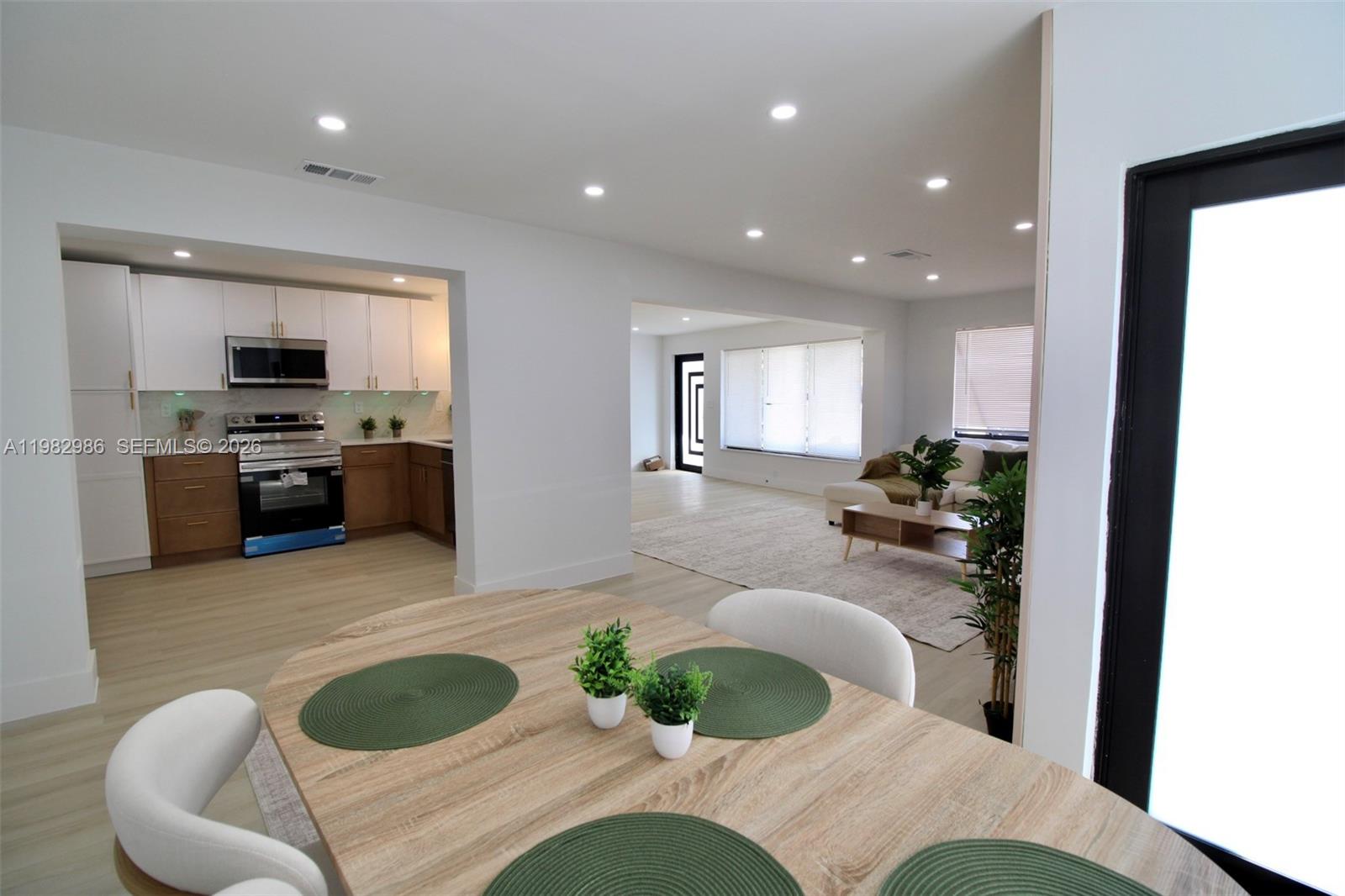 CRESTHAVEN NO 8 - Residential