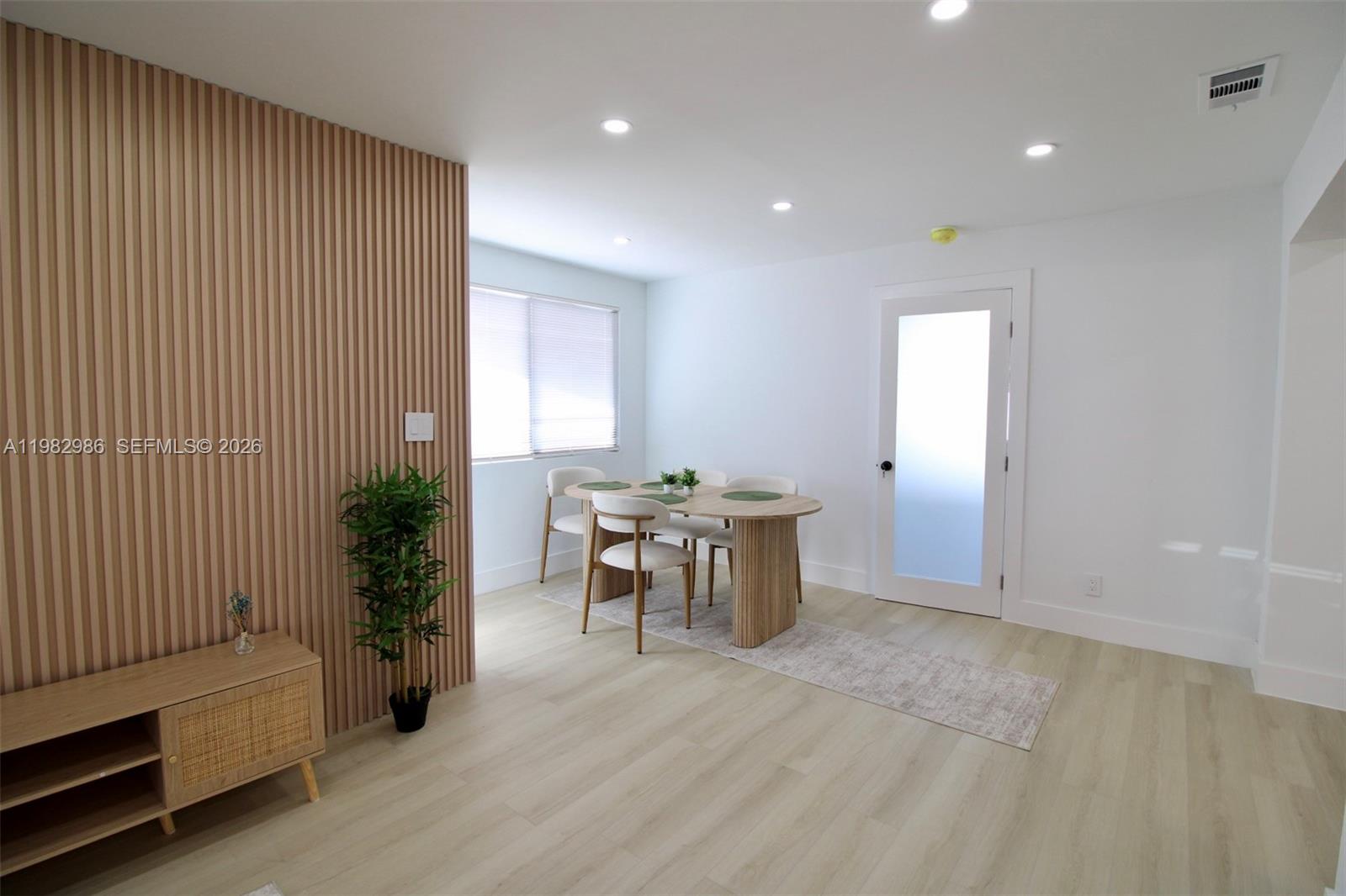 CRESTHAVEN NO 8 - Residential