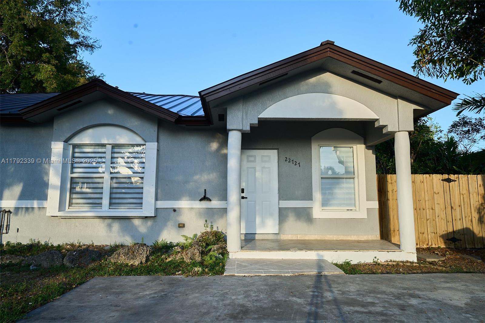 22725 Sw 125th Ave B, Miami, Broward County, Florida - 4 Bedrooms  
3 Bathrooms - 