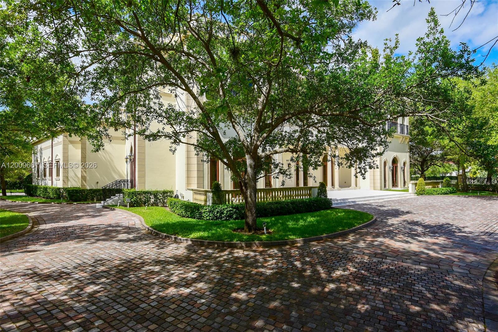 TOWN & RANCH ESTS - Residential