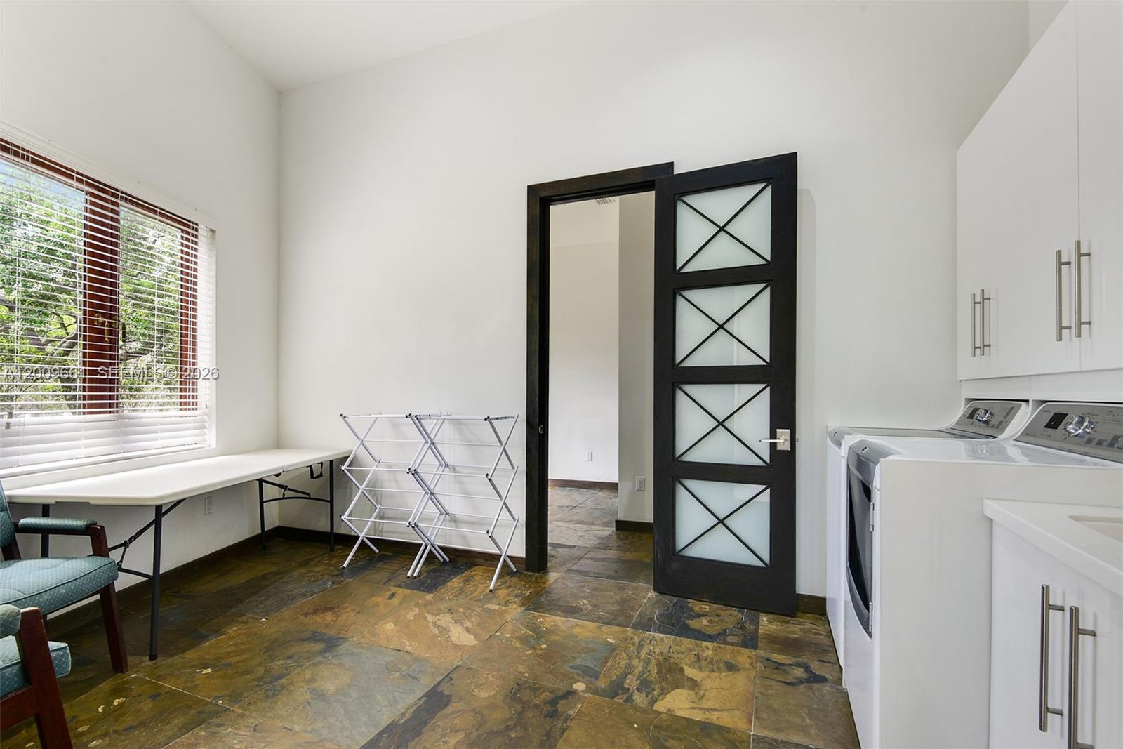 TOWN & RANCH ESTS - Residential