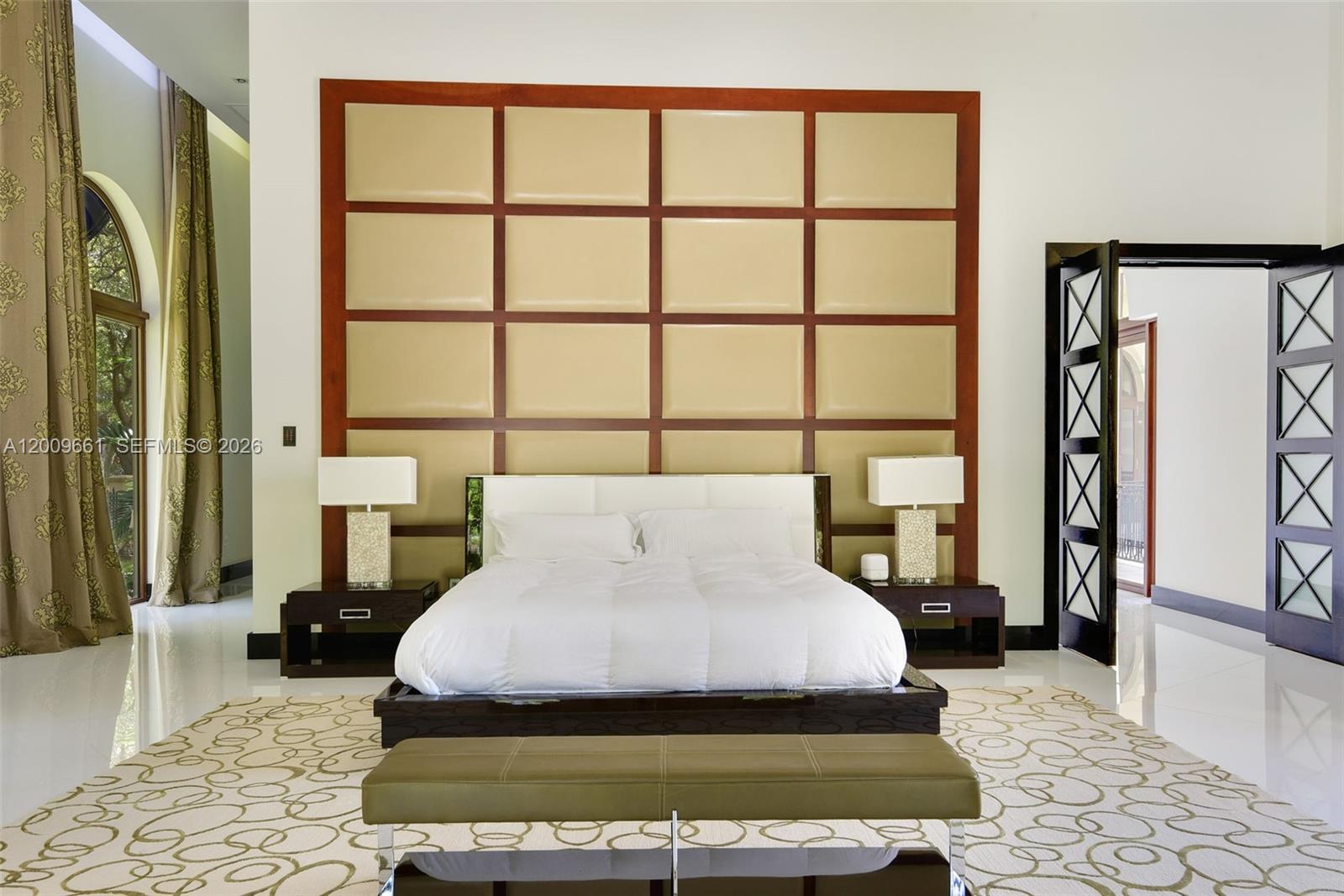 TOWN & RANCH ESTS - Residential