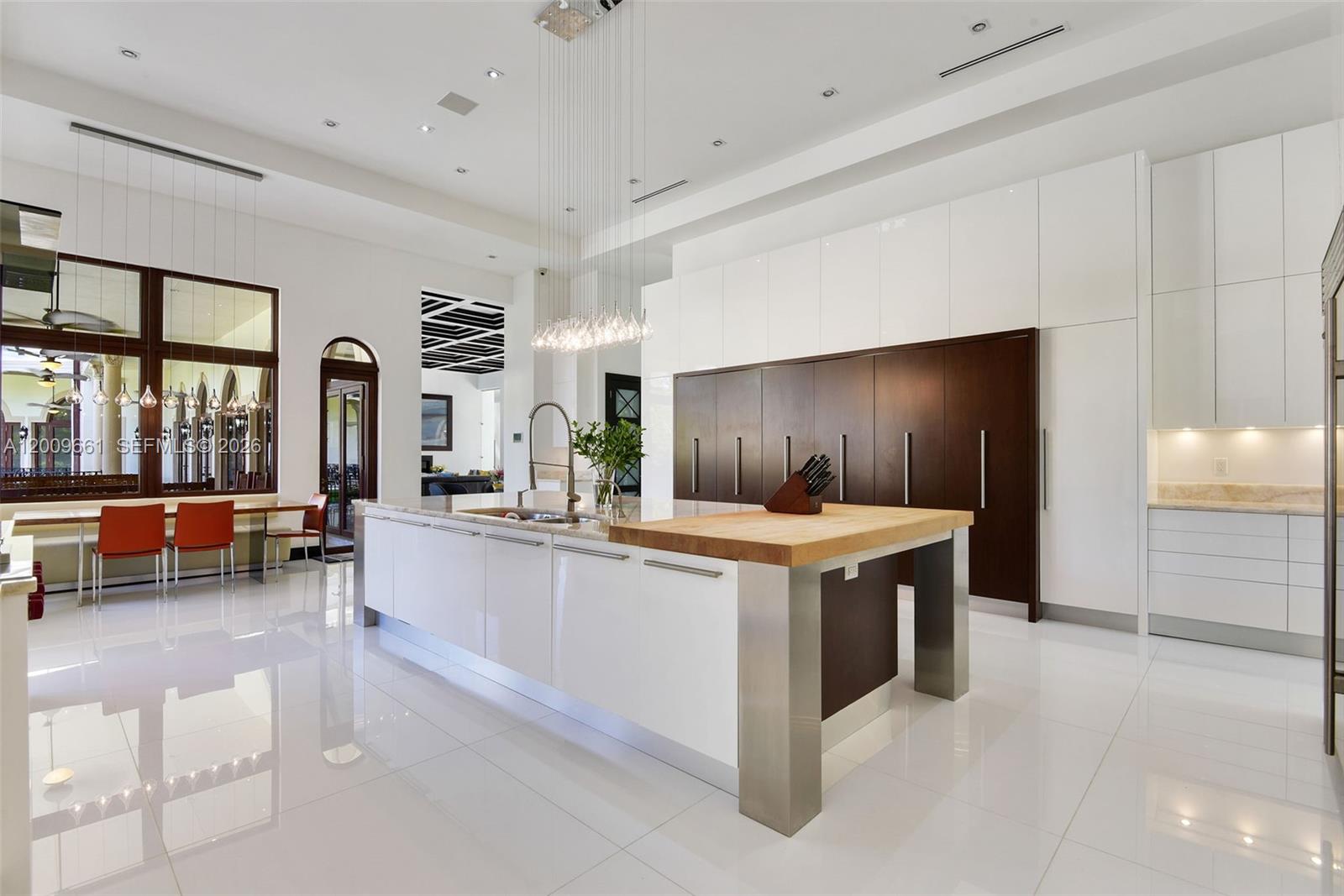 TOWN & RANCH ESTS - Residential