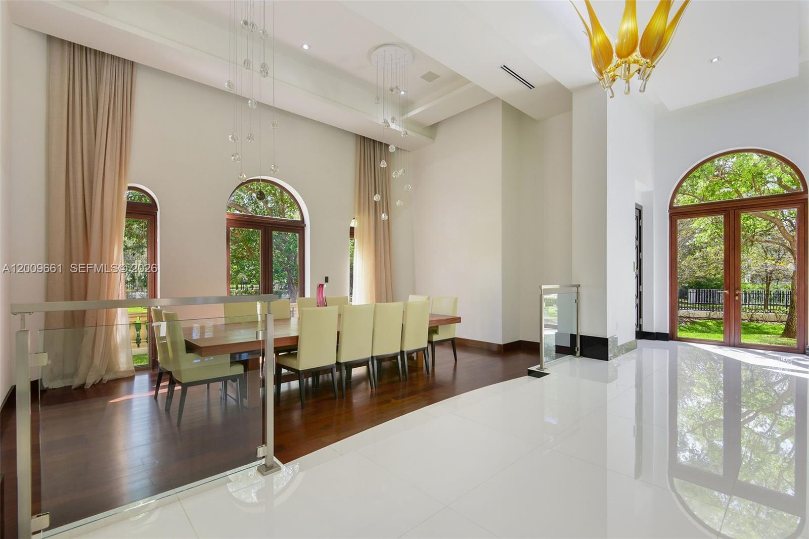 TOWN & RANCH ESTS - Residential