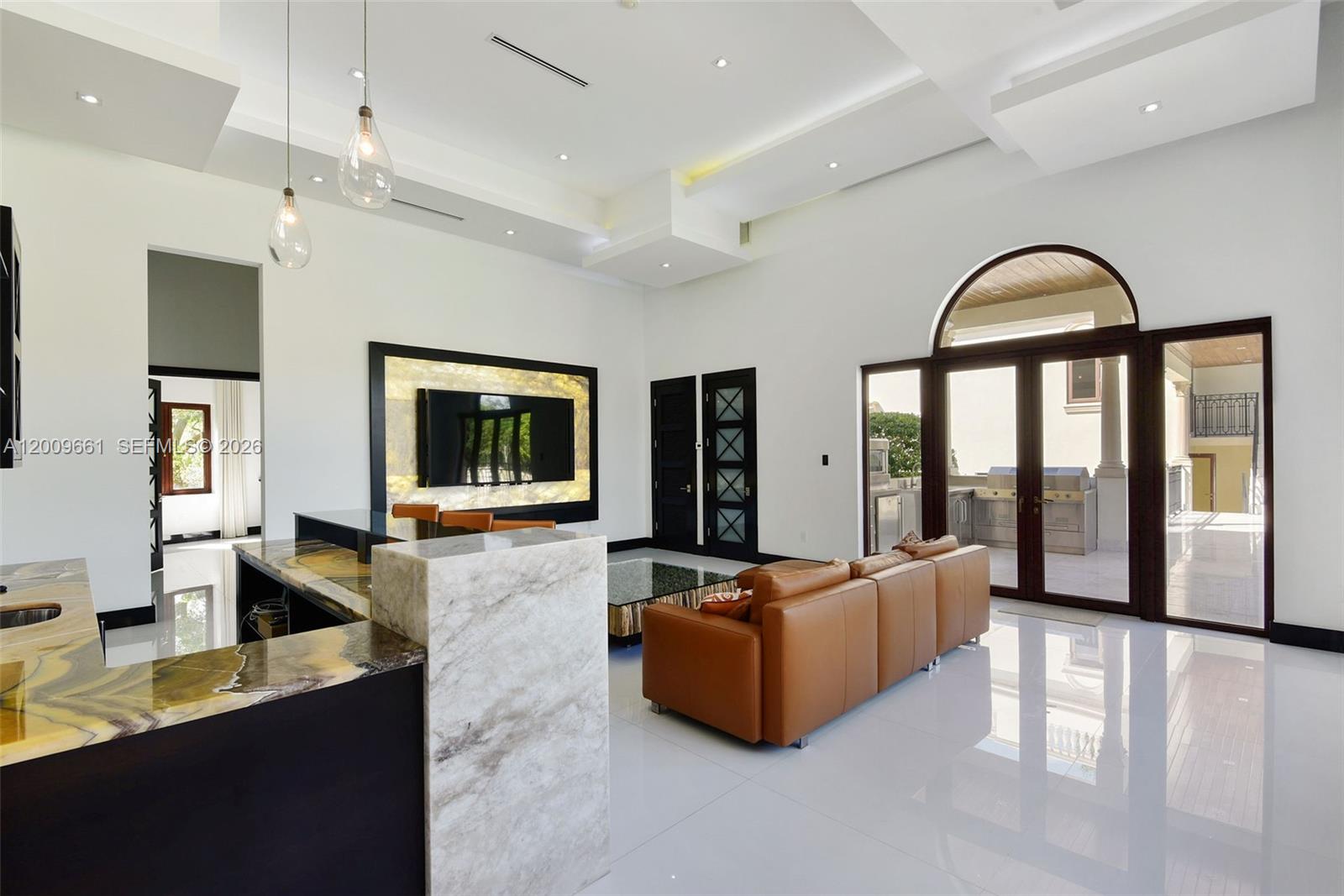 TOWN & RANCH ESTS - Residential