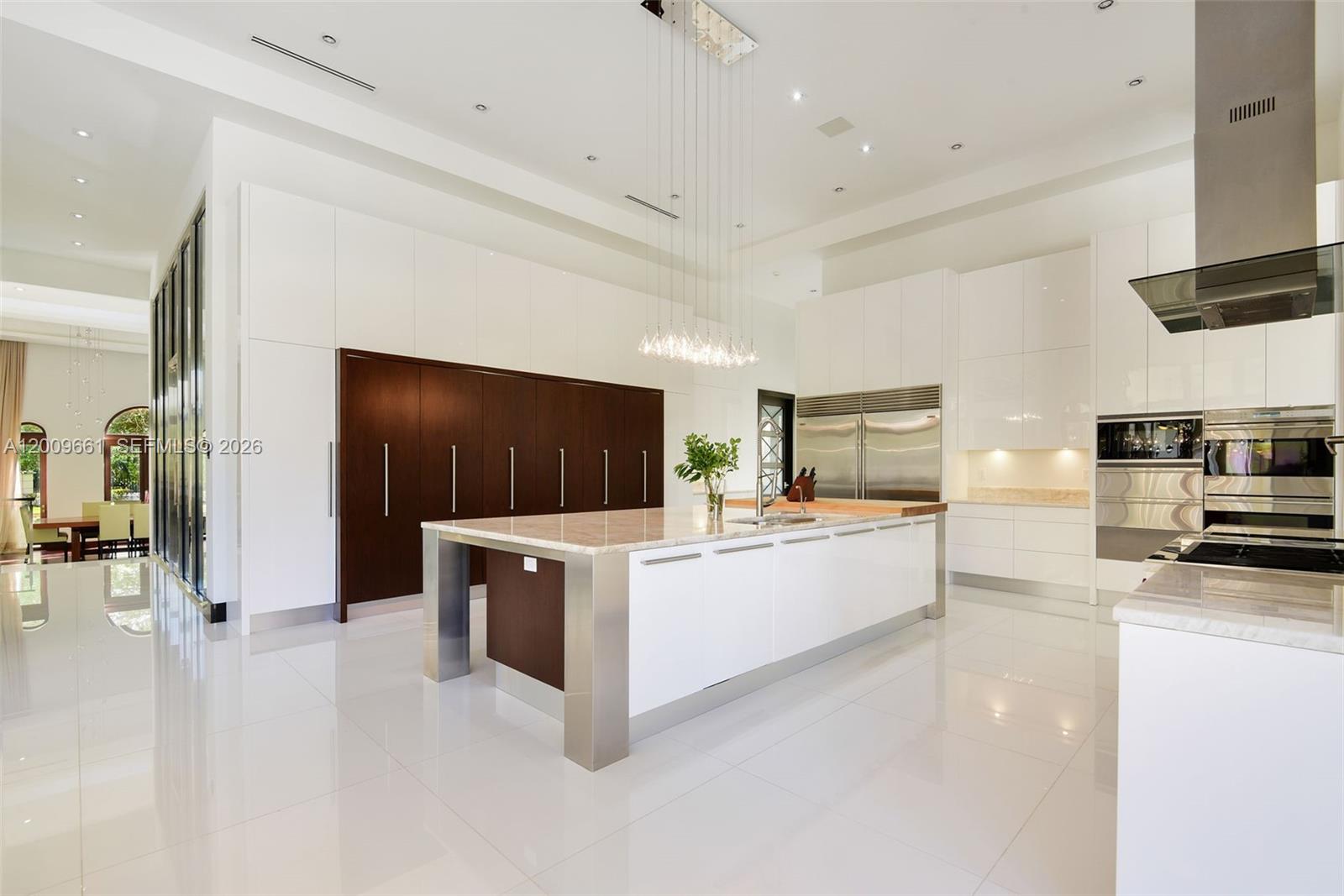 TOWN & RANCH ESTS - Residential
