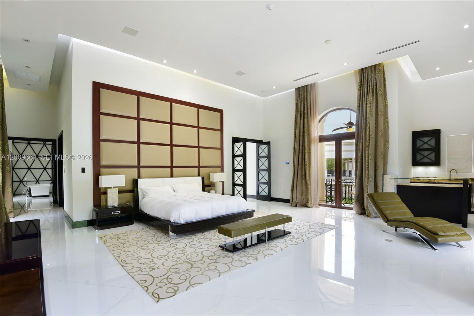 TOWN & RANCH ESTS - Residential