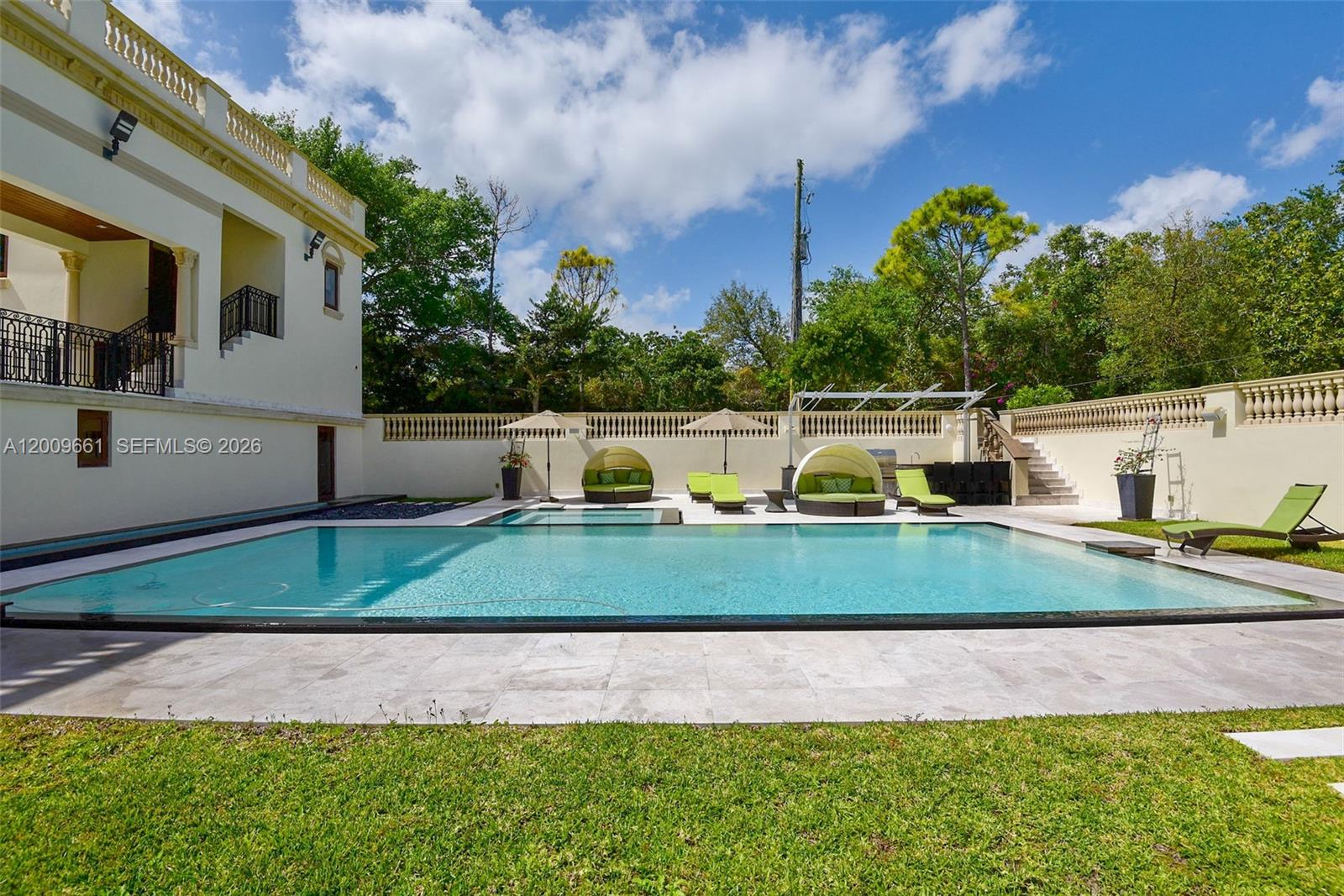 TOWN & RANCH ESTS - Residential
