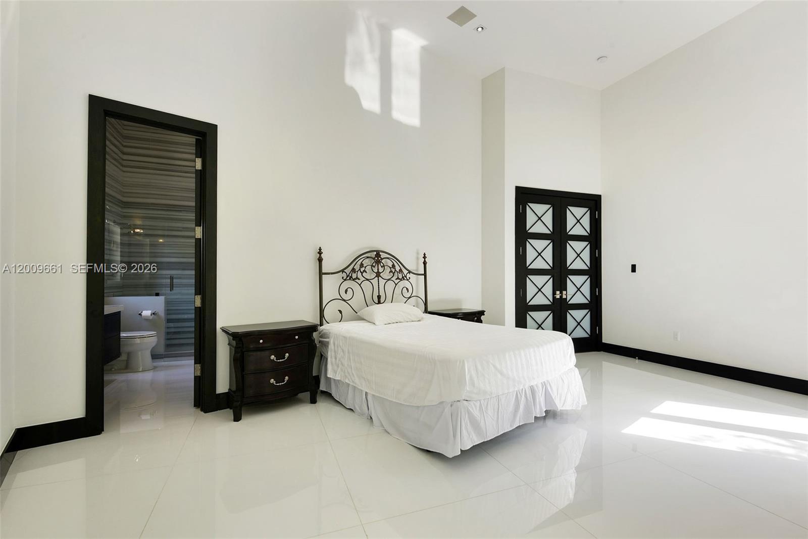 TOWN & RANCH ESTS - Residential