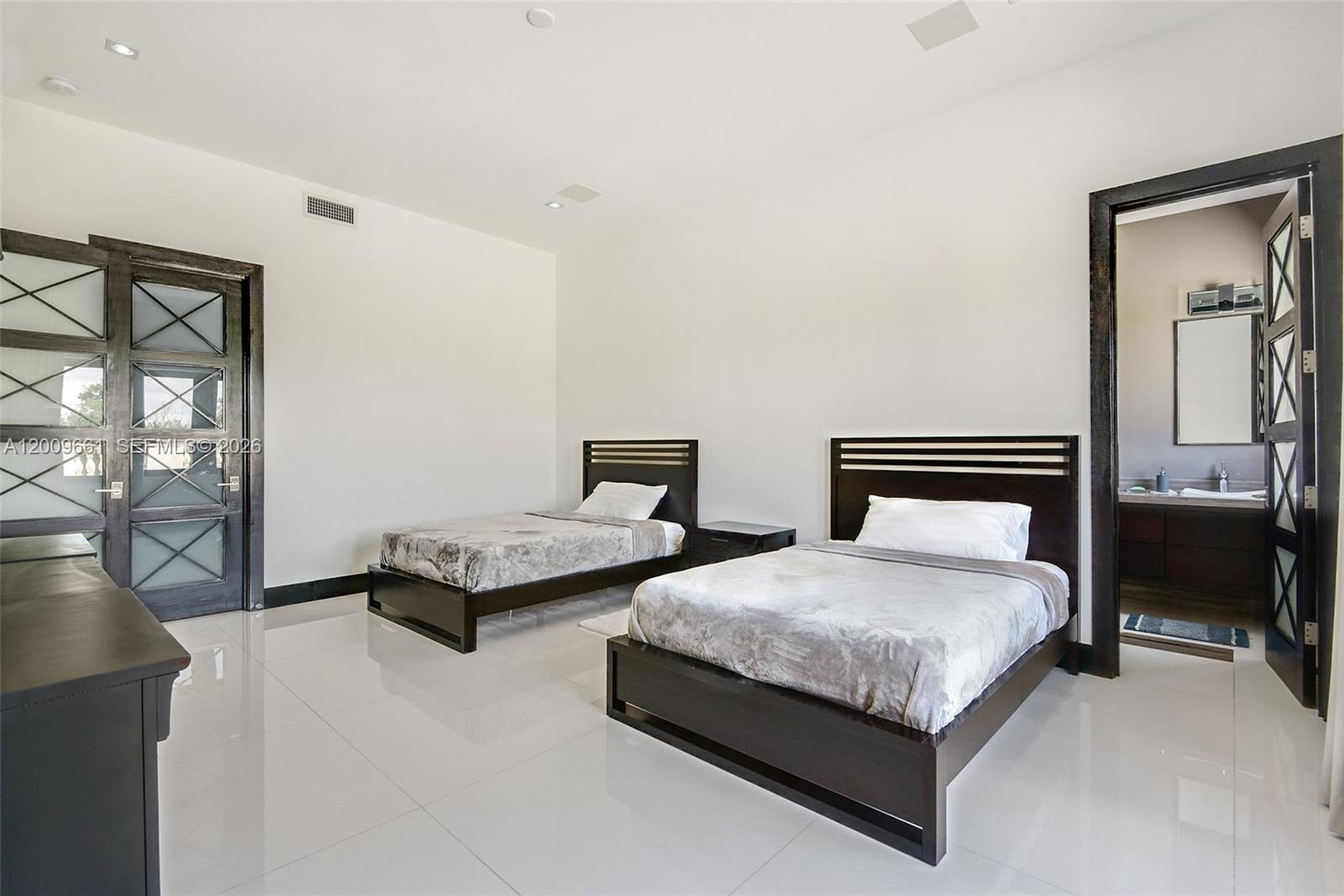 TOWN & RANCH ESTS - Residential