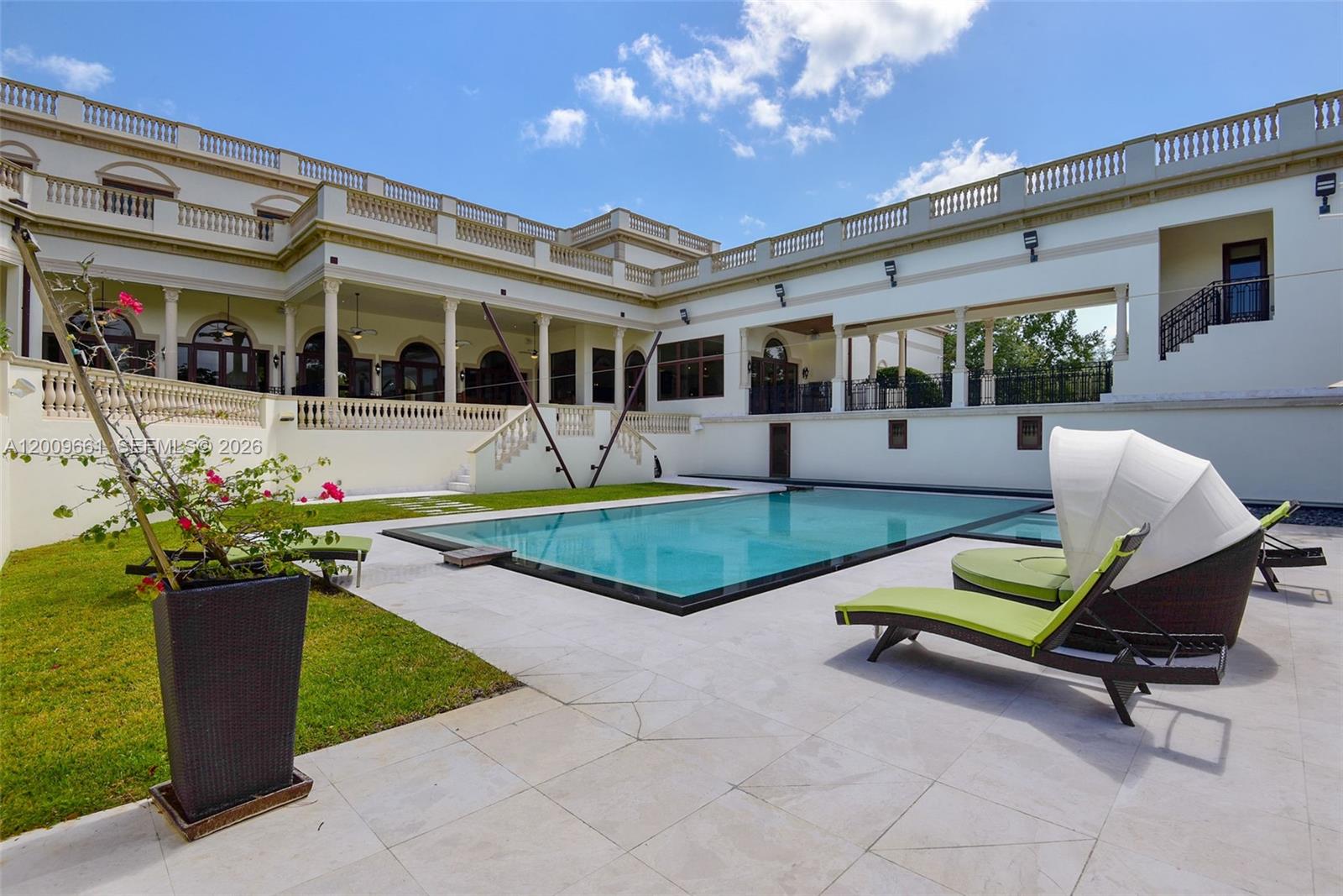 TOWN & RANCH ESTS - Residential