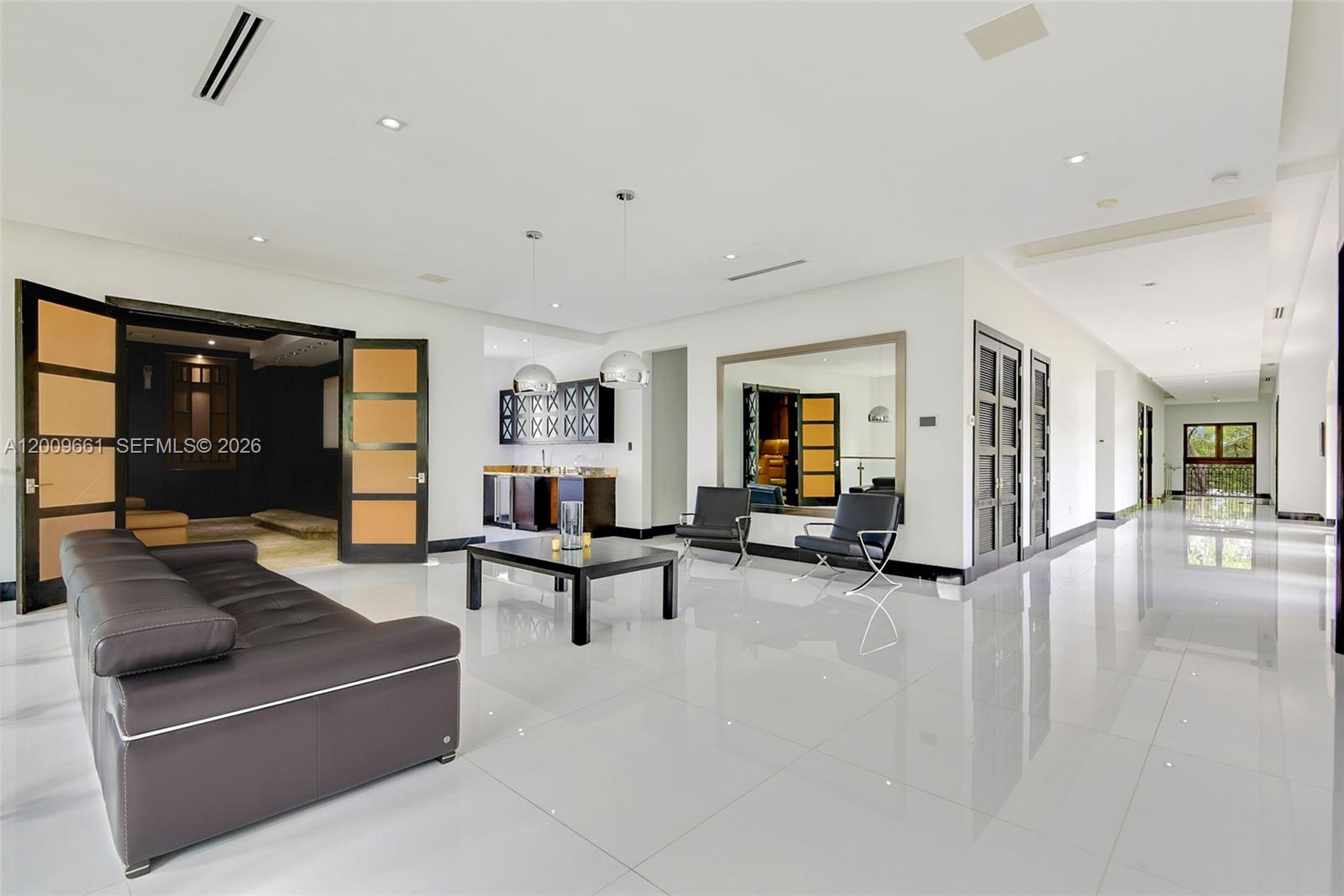 TOWN & RANCH ESTS - Residential
