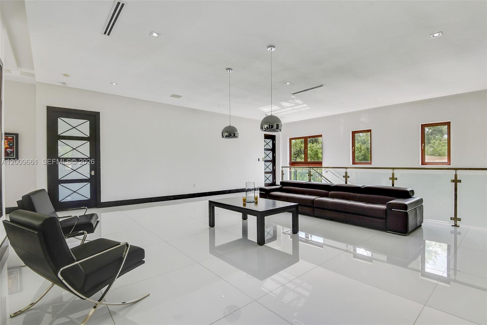 TOWN & RANCH ESTS - Residential