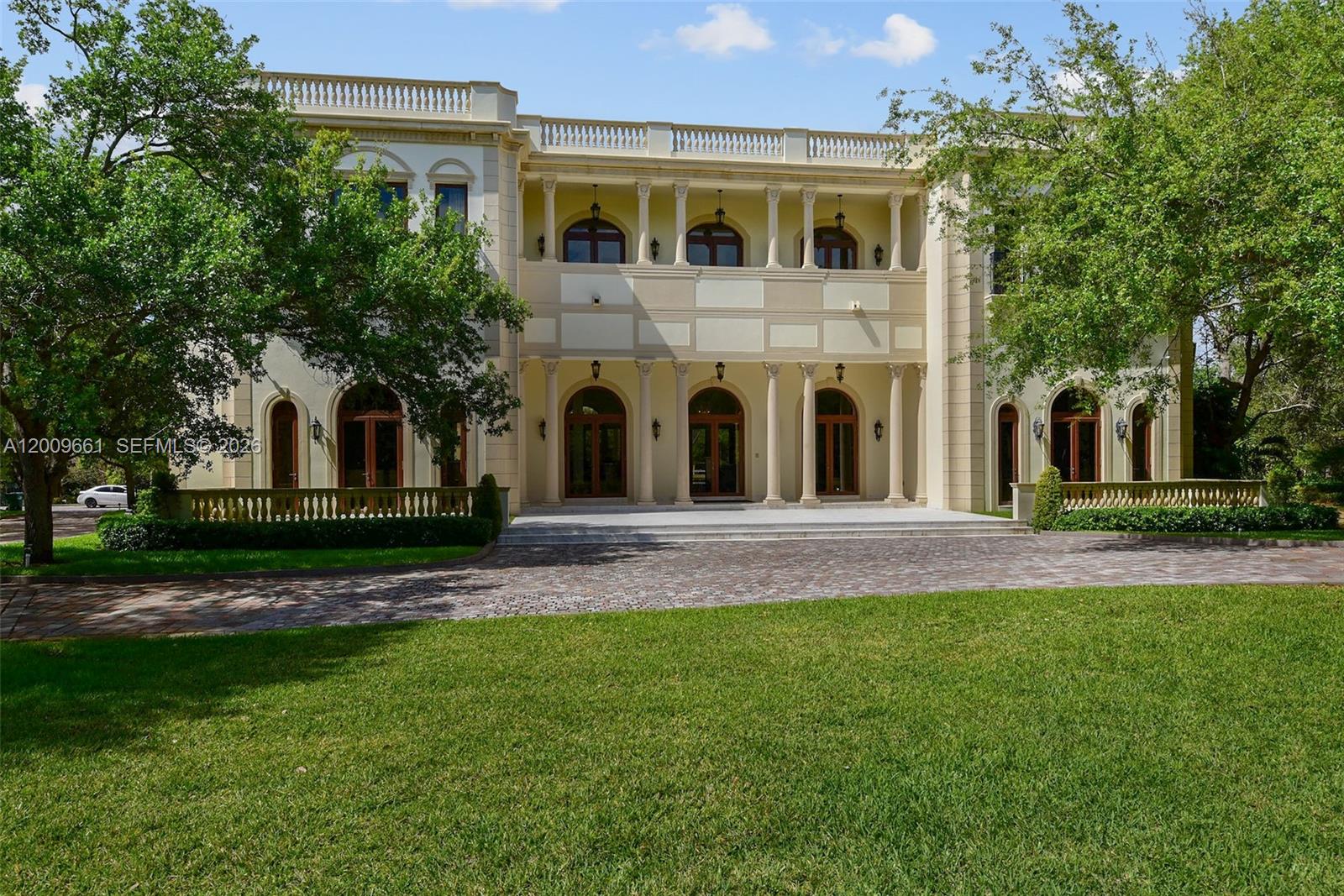 TOWN & RANCH ESTS - Residential