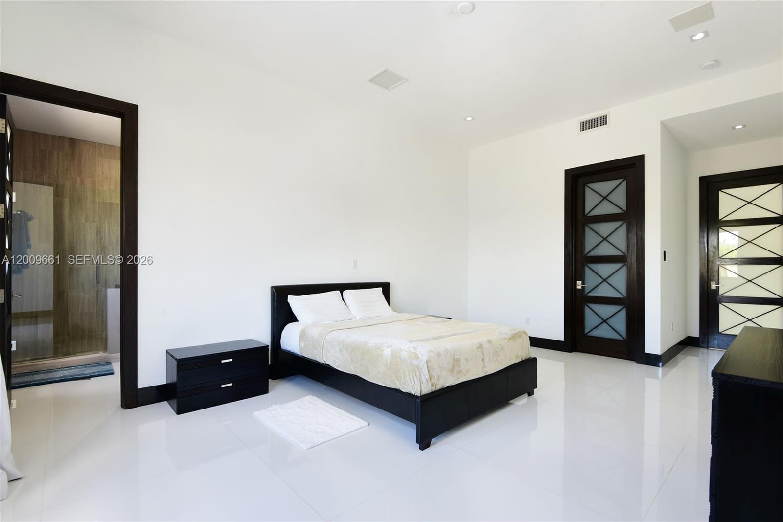 TOWN & RANCH ESTS - Residential