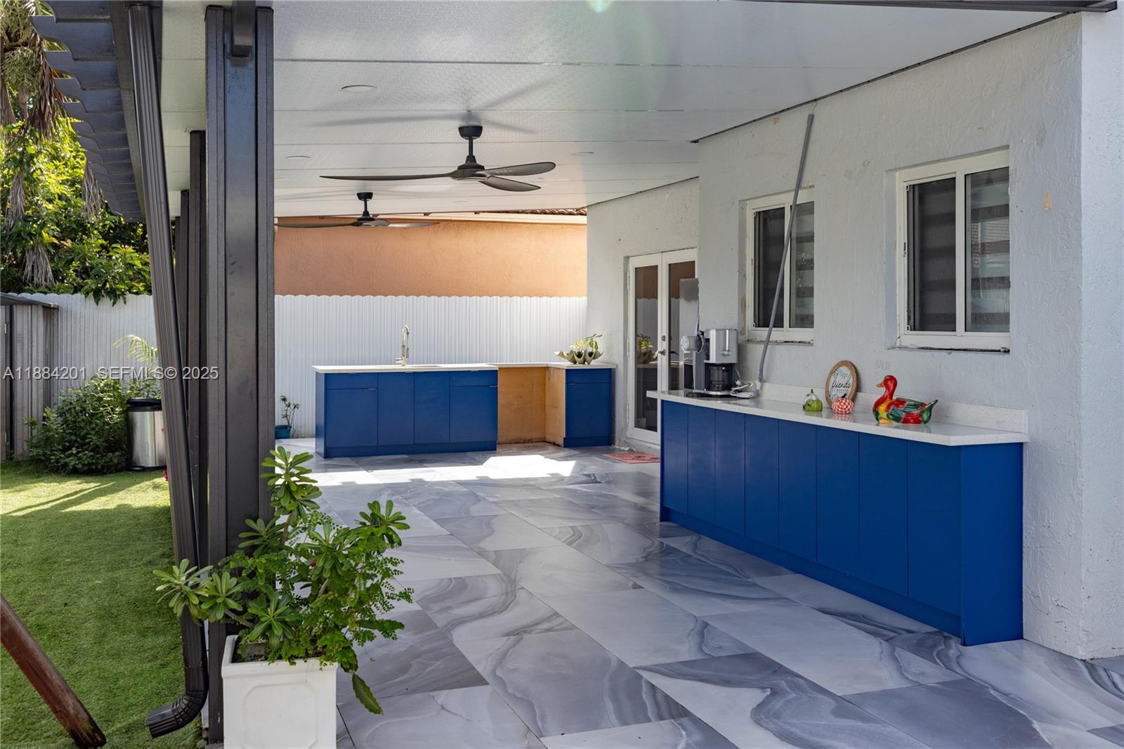 PELICANS POINT A T MILLER - Residential