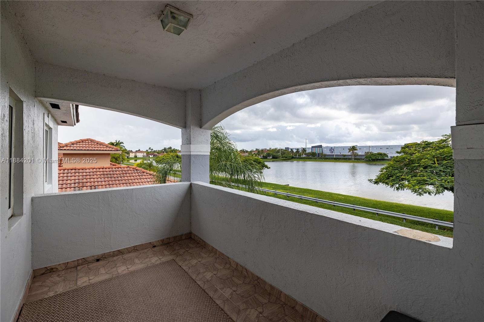 PELICANS POINT A T MILLER - Residential