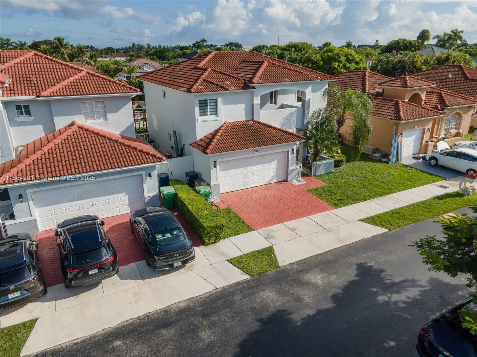 PELICANS POINT A T MILLER - Residential