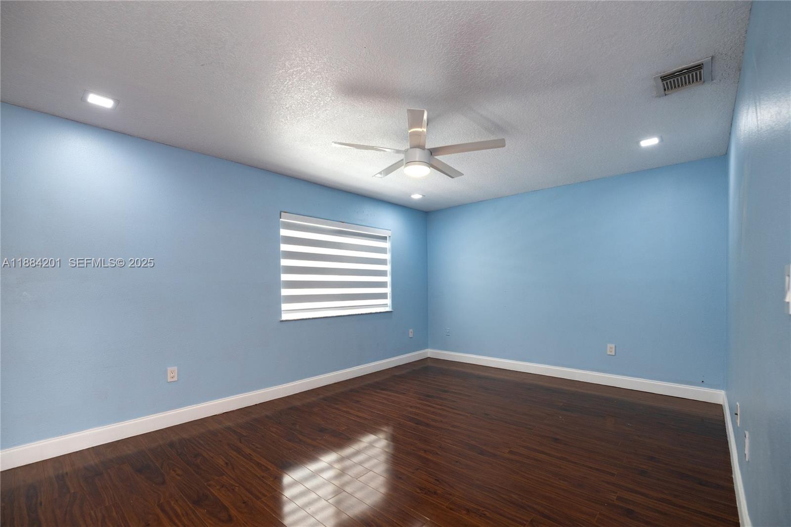 PELICANS POINT A T MILLER - Residential