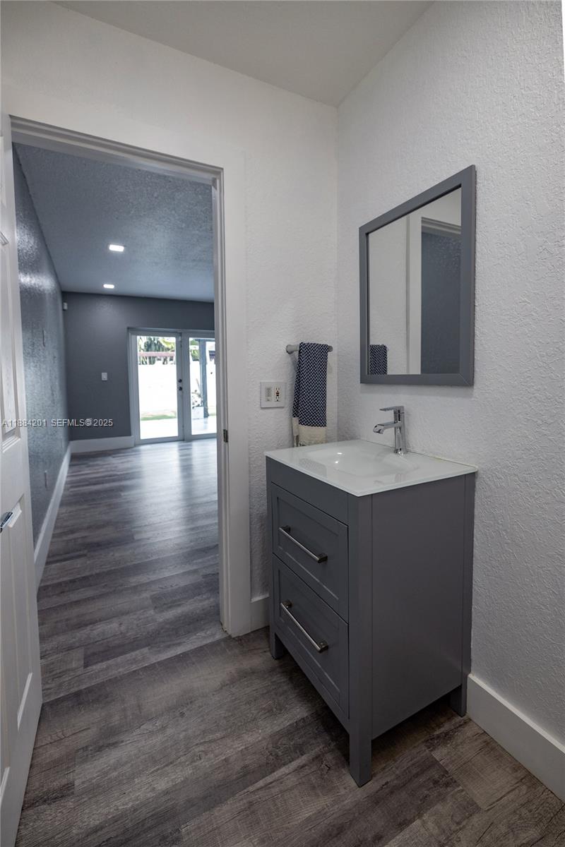 PELICANS POINT A T MILLER - Residential