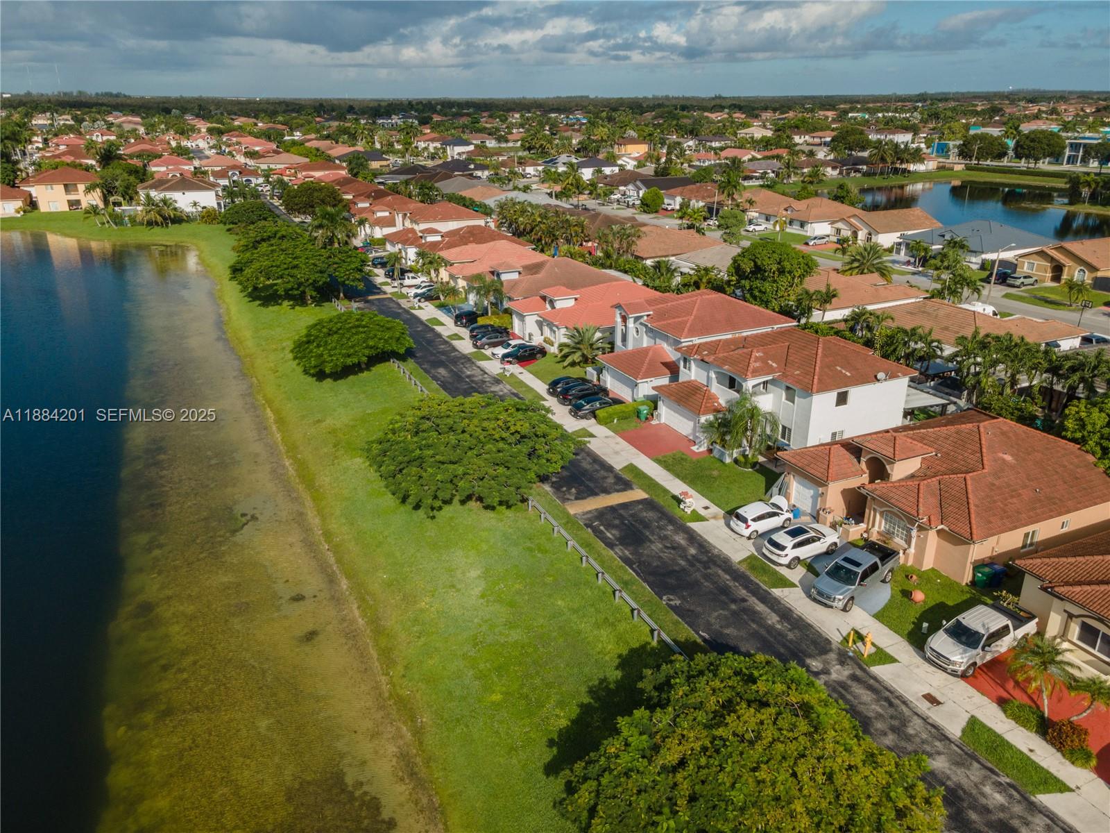 PELICANS POINT A T MILLER - Residential