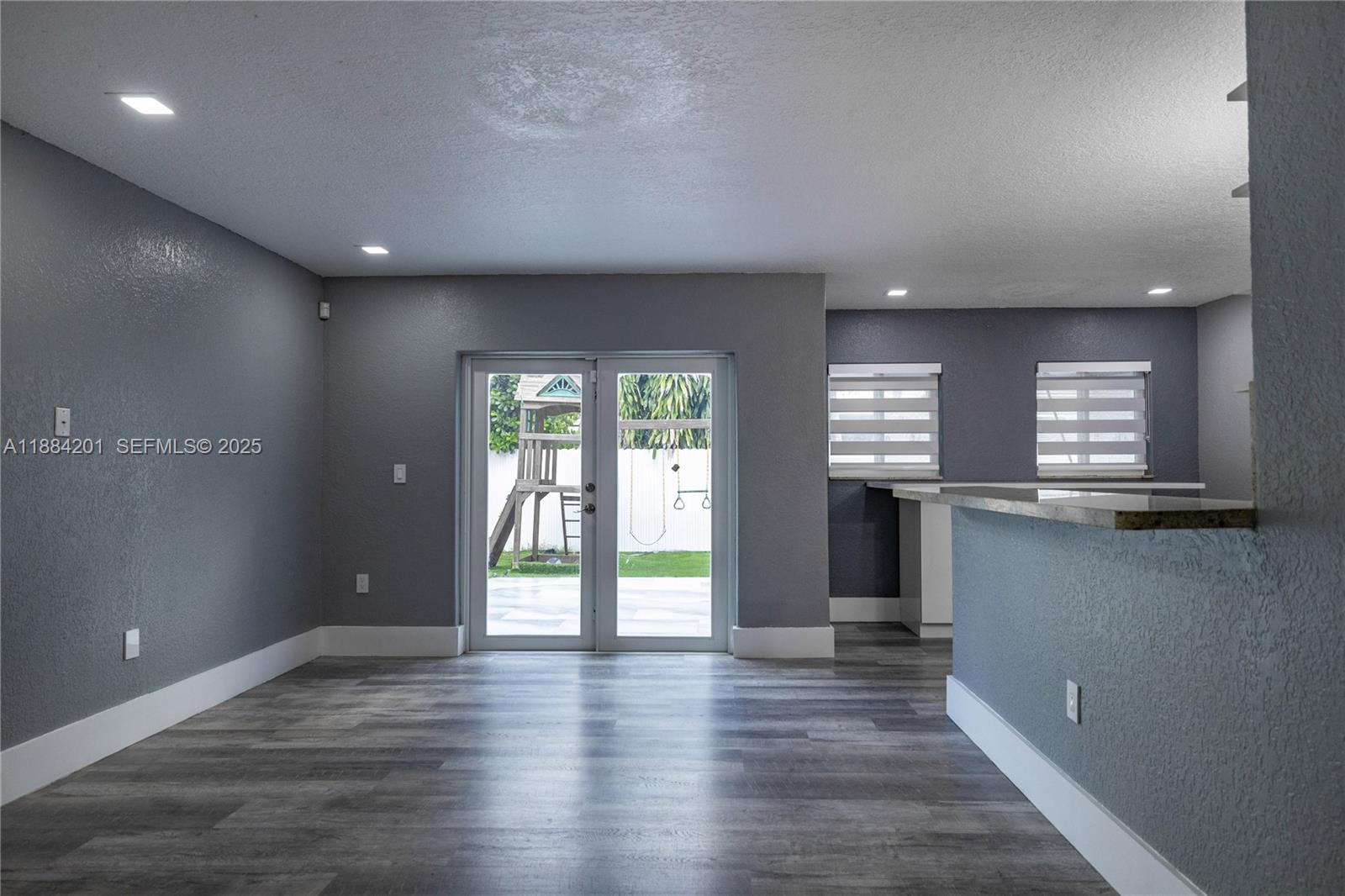 PELICANS POINT A T MILLER - Residential