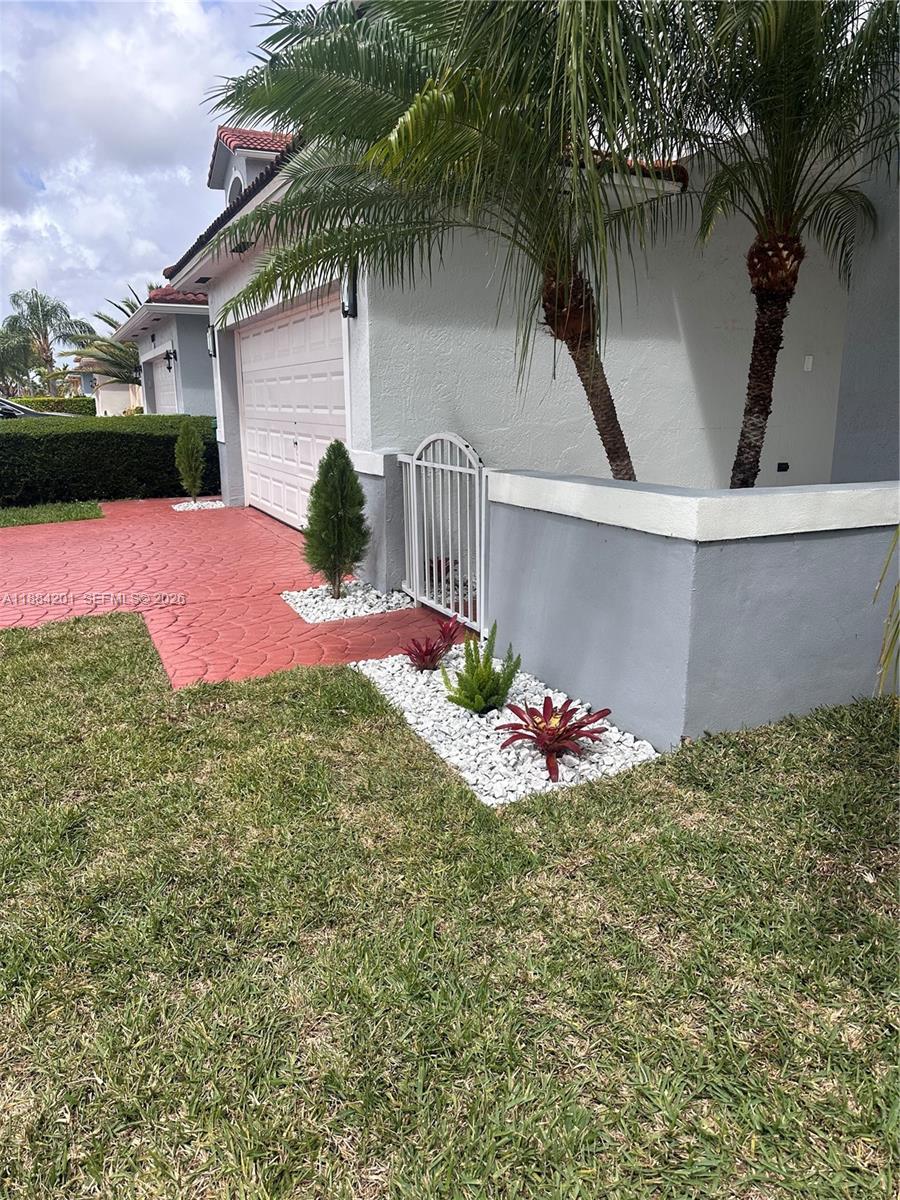 PELICANS POINT A T MILLER - Residential