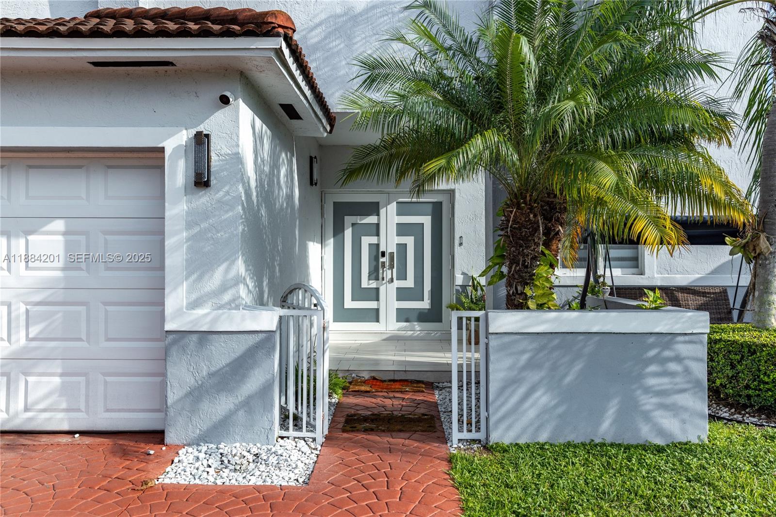 PELICANS POINT A T MILLER - Residential