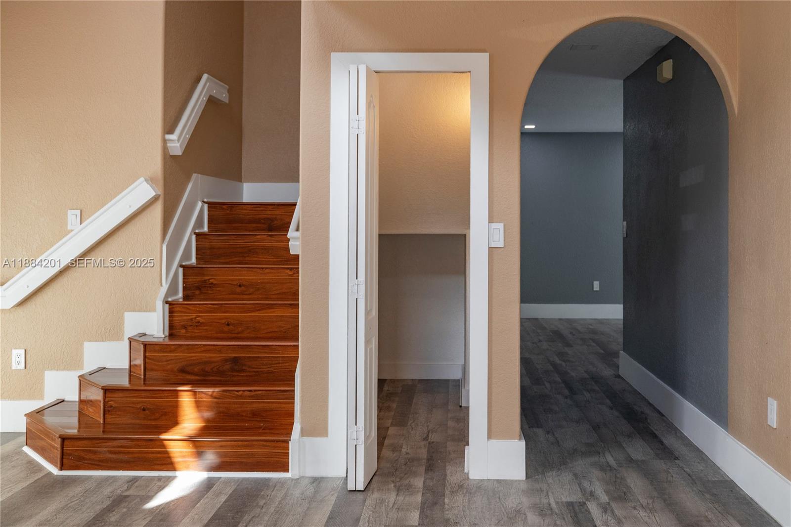 PELICANS POINT A T MILLER - Residential