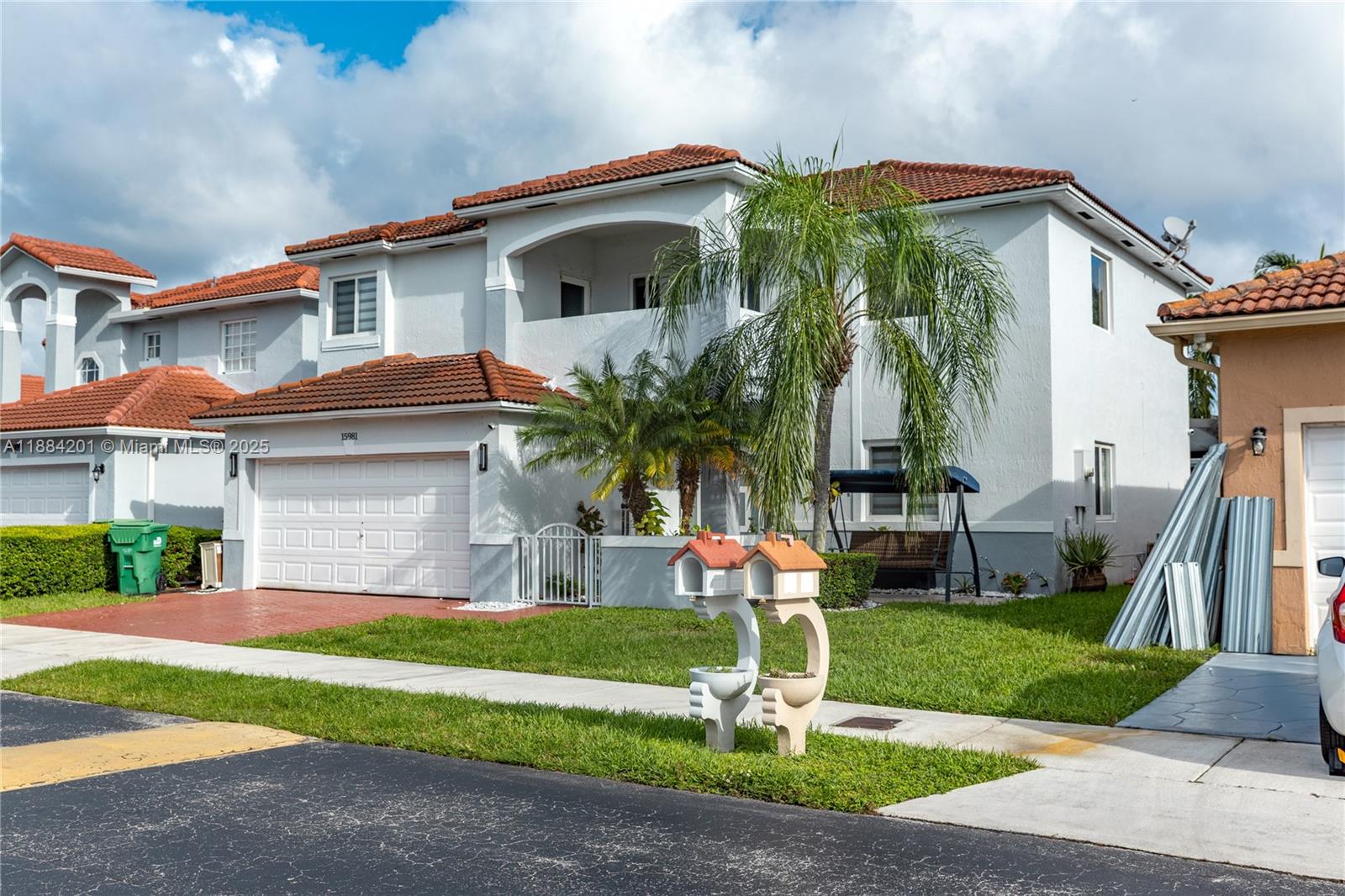 PELICANS POINT A T MILLER - Residential