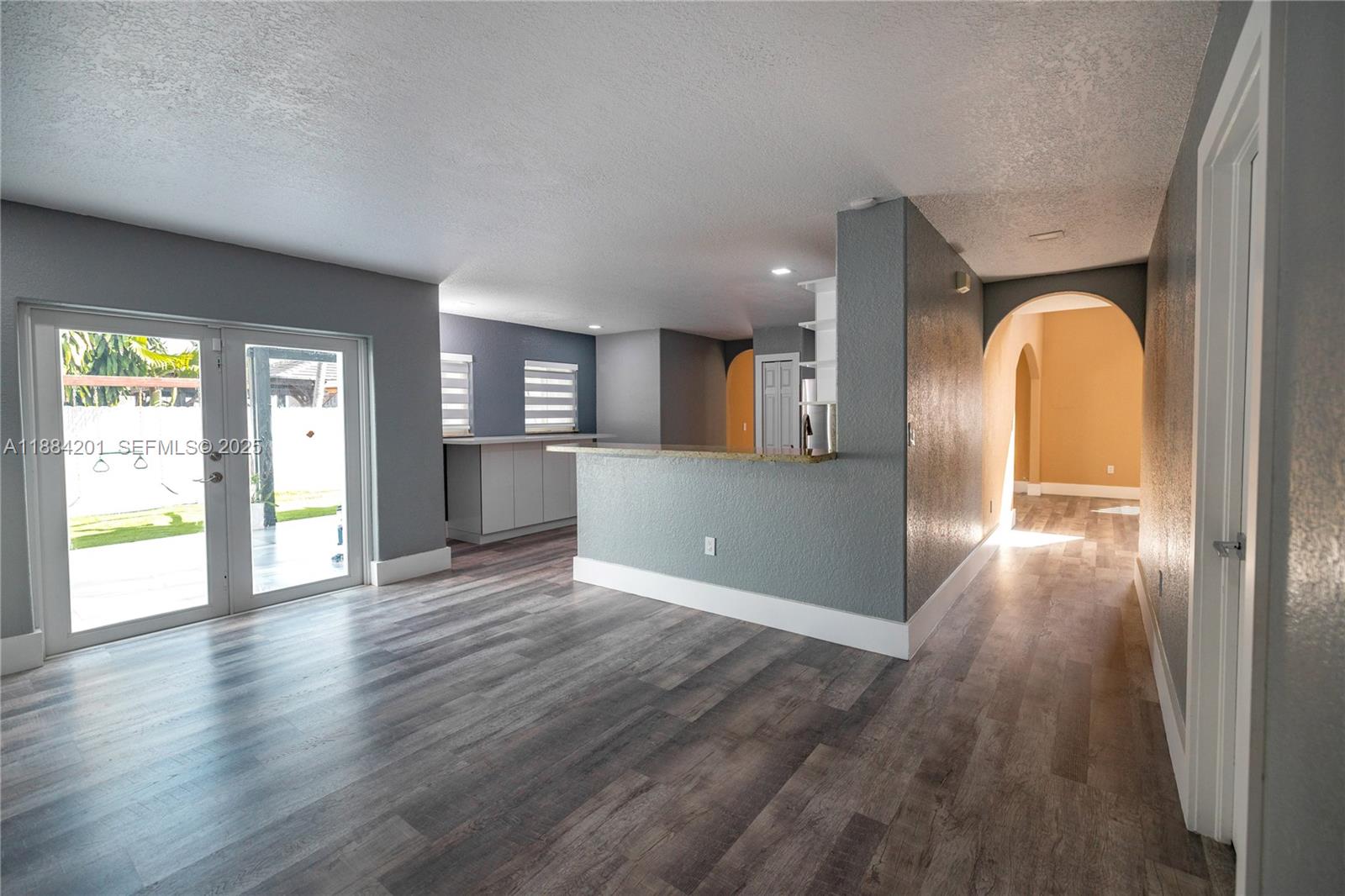 PELICANS POINT A T MILLER - Residential