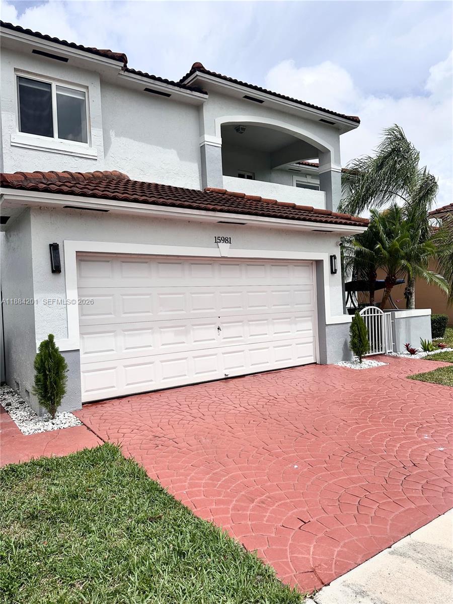 PELICANS POINT A T MILLER - Residential